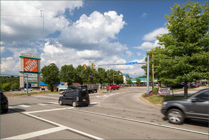                         	Shoppers Plaza Shopping Center
                        