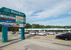 
                                	        Pines Plaza Shopping Center: Entrance
                                    