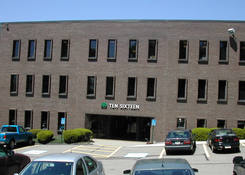 
                                	        1016 Greentree Road Offices: Building Entrance
                                    