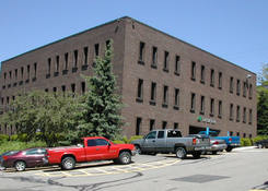 
                                	        1016 Greentree Road Offices: Side view
                                    