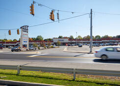 
                                	        Point Plaza Shopping Center: Traffic signal entrance
                                    